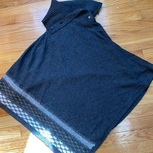 Gray Sweater Poncho Brand: Christine Alexander. Size: L